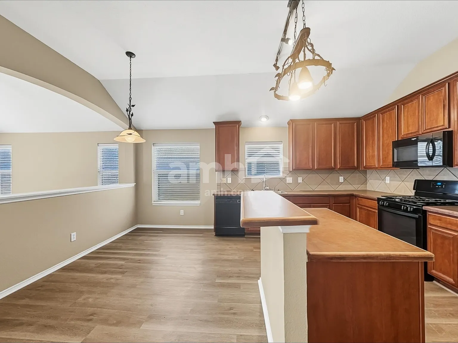 3 bed, 2.0 bath, 1728 sqft, $2,160 — Photo 4