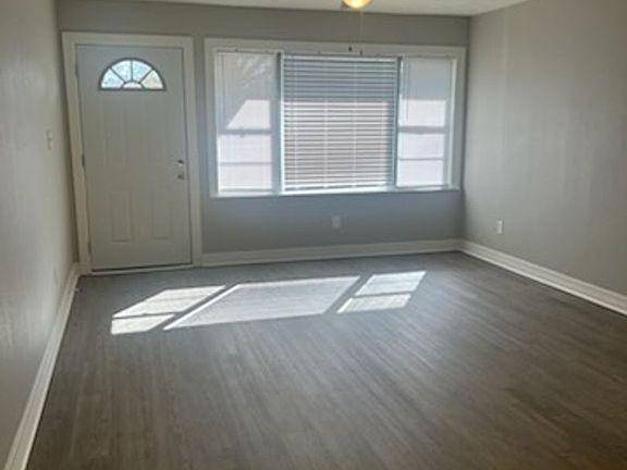 5th image of 2328 Elgin Ave