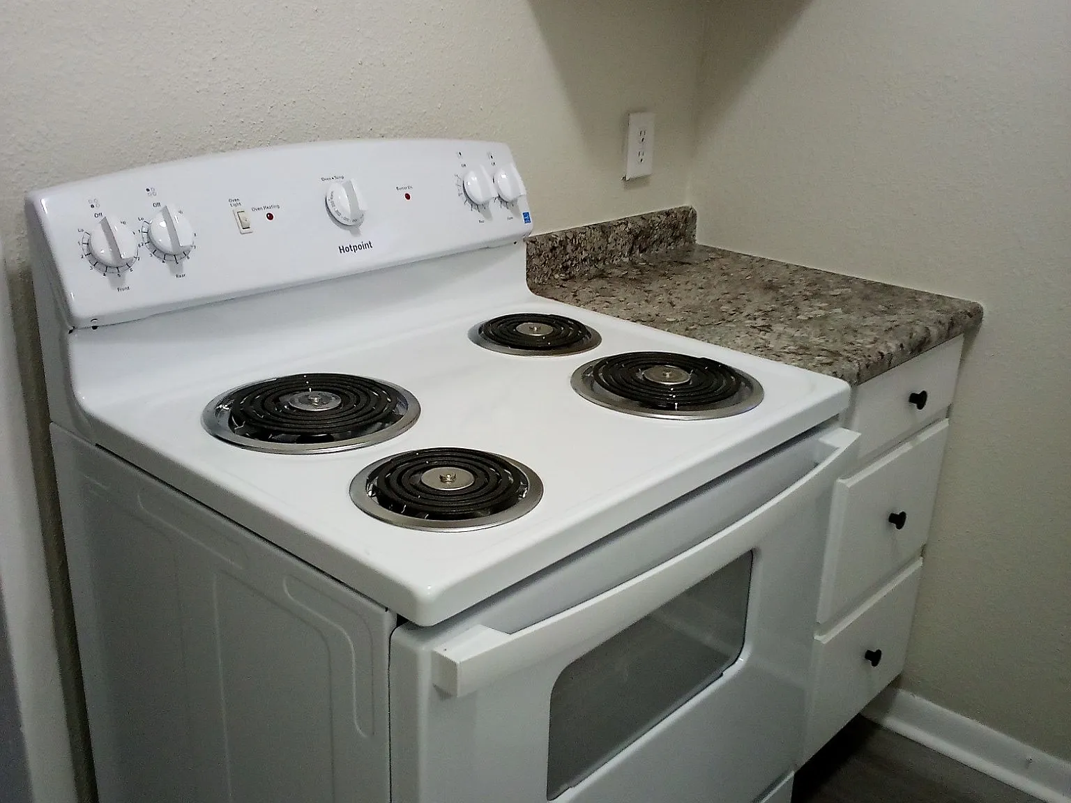 Newly Remodeled One Bedroom, One Bath — Photo 3