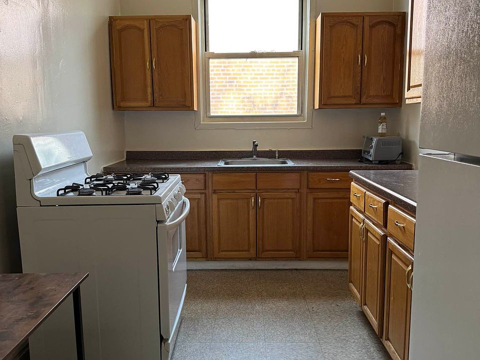 1st image of 36-40 Crescent St #3