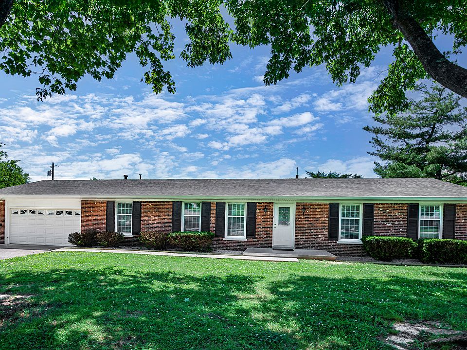 1st image of 204 Boxwood Ct