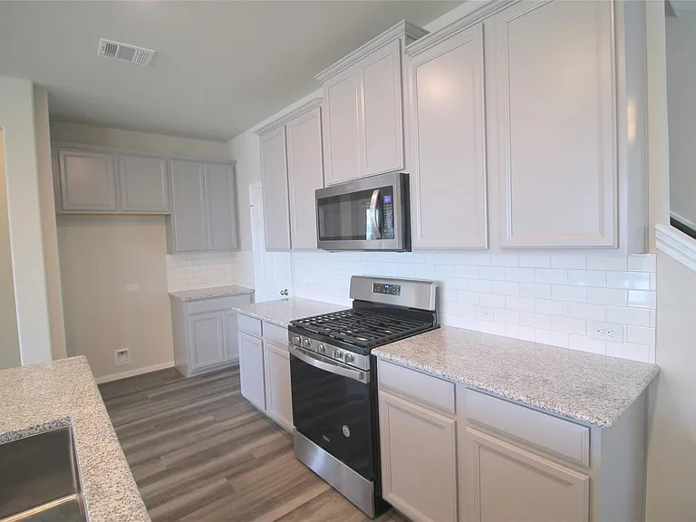 26018 Windy Pr — Photo 10