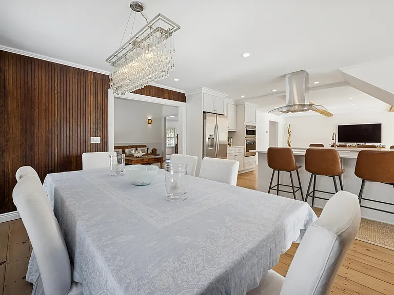 582 Montauk Hwy — Photo 12
