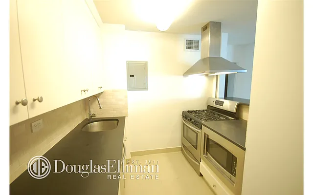Rented by Douglas Elliman | media 3