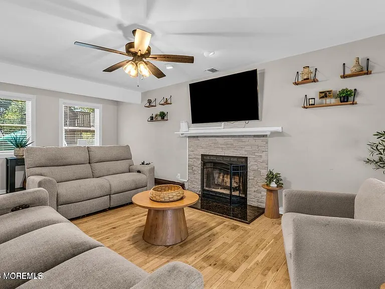 51 Venice Dr — Photo 15