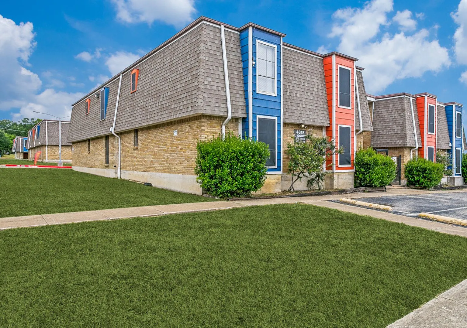 Vista Del Sol Apartments — Photo 1