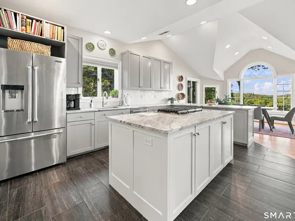 100 Robin Drive, Canton, CT 06019