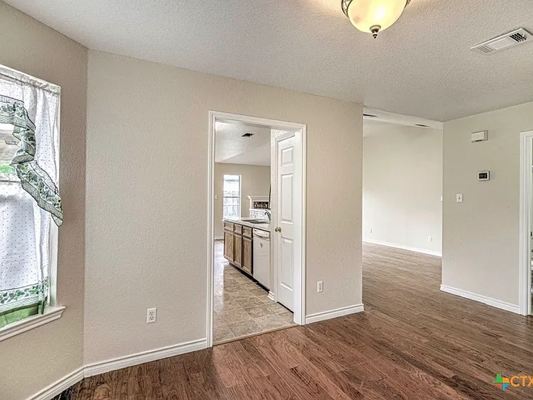 5009 Joseph Dr — Photo 11