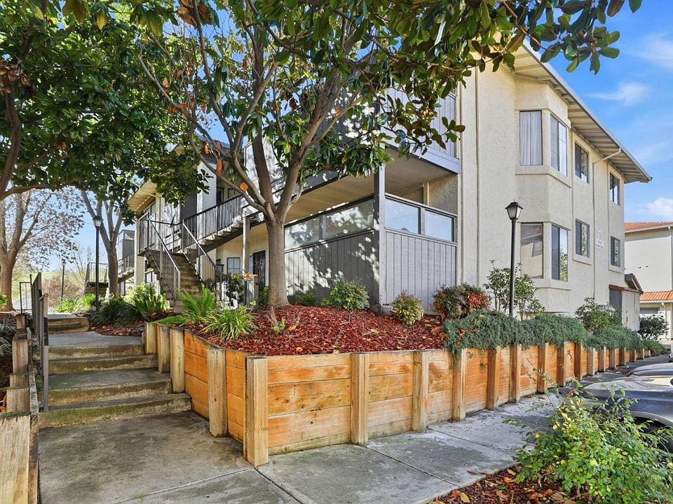 1st image of 403 Kenbrook Cir