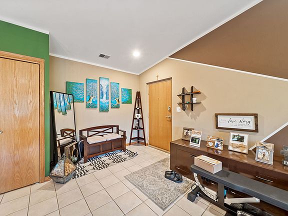 3rd image of 10832 S 76th Ave APT 3E