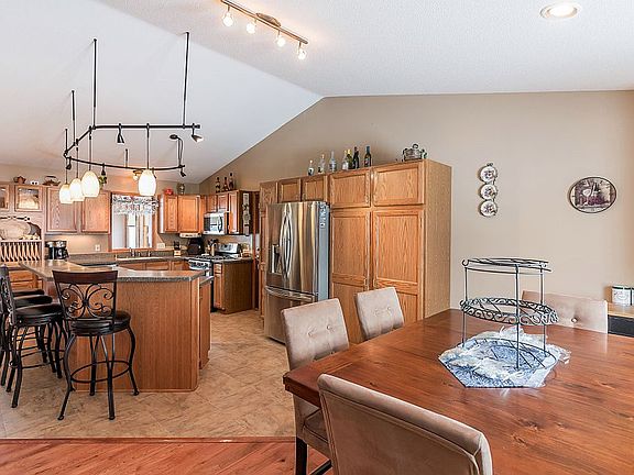 2nd image of 105 Teal Ct