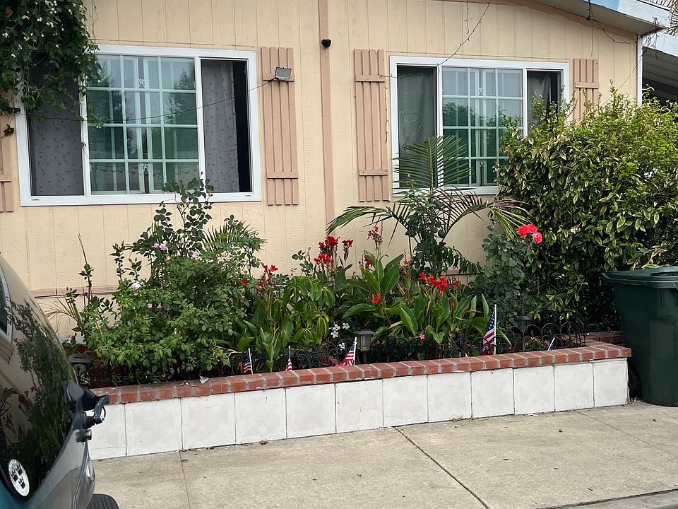2nd image of 3881 Peachwood Ln