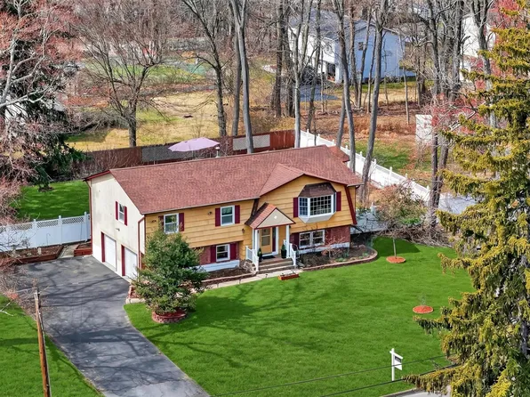 134 Ridge Road, Valley Cottage, NY 10989