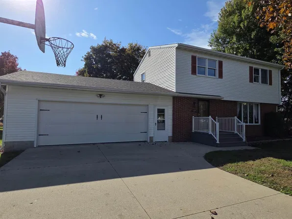 109 E Logan St, New Hampton, IA 50659