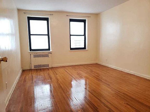 4th image of 470 Ocean Ave APT La6