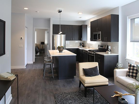 5th image of 909 W Montana St APT 304