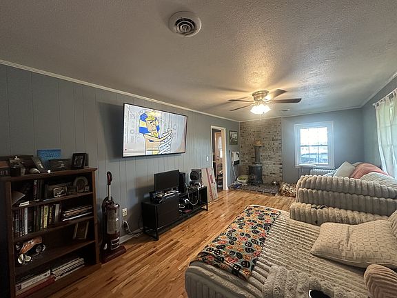 3rd image of 1814 Grandaddy Rd