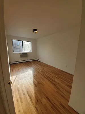 Rented by Bahar Management | media 43