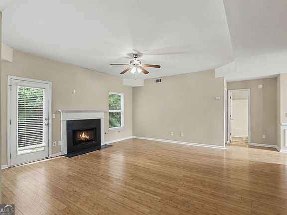 5th image of 579 Ironstone Dr
