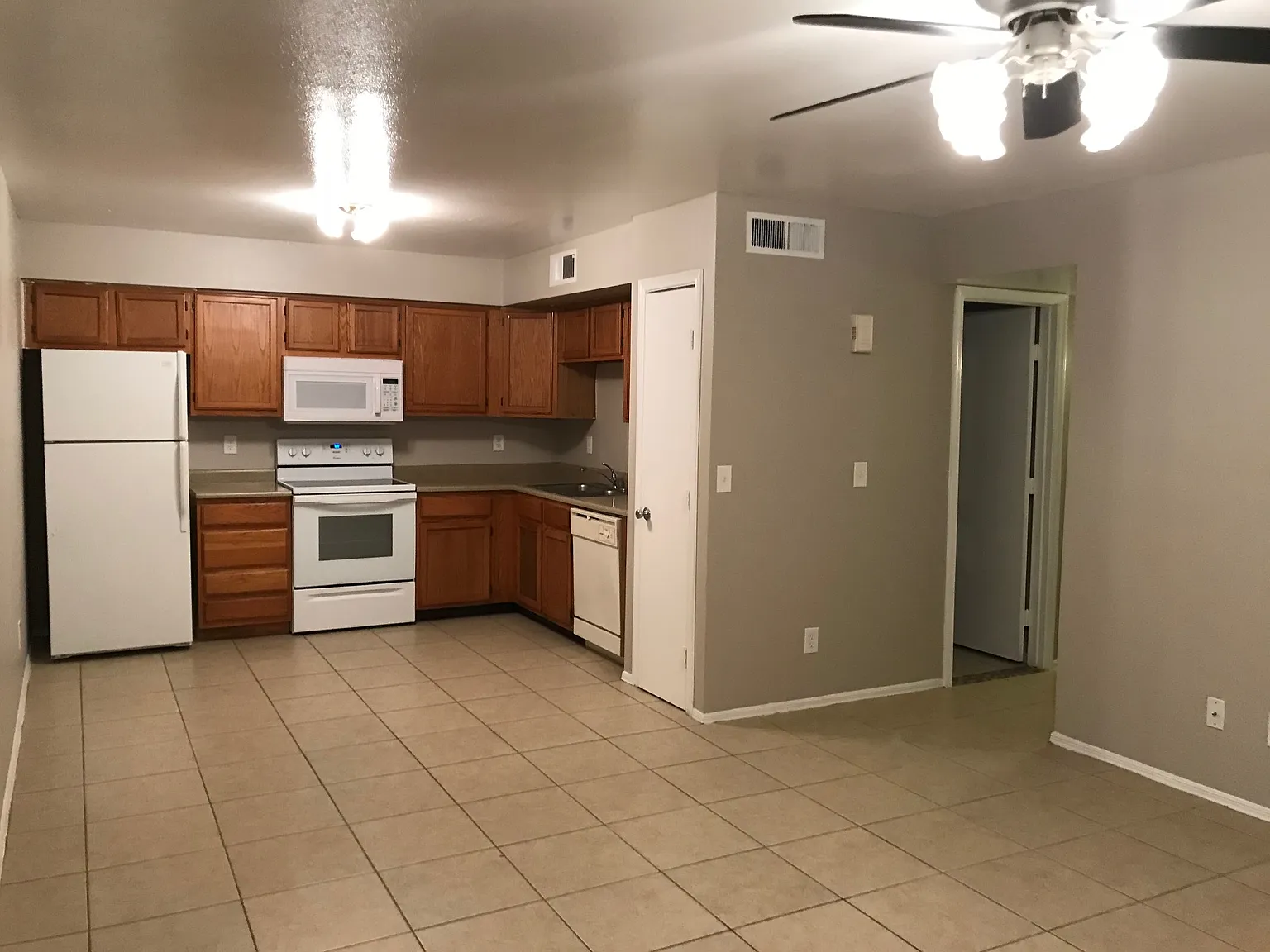 3 bed, 1150 sqft, $1,750 — Photo 2
