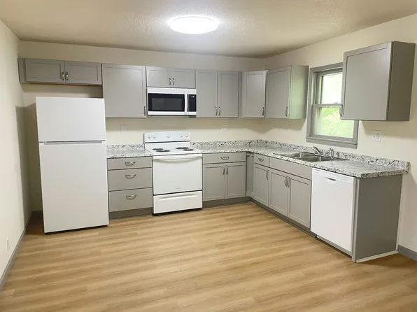508 S Commercial Ave, Smithville, MO 64089