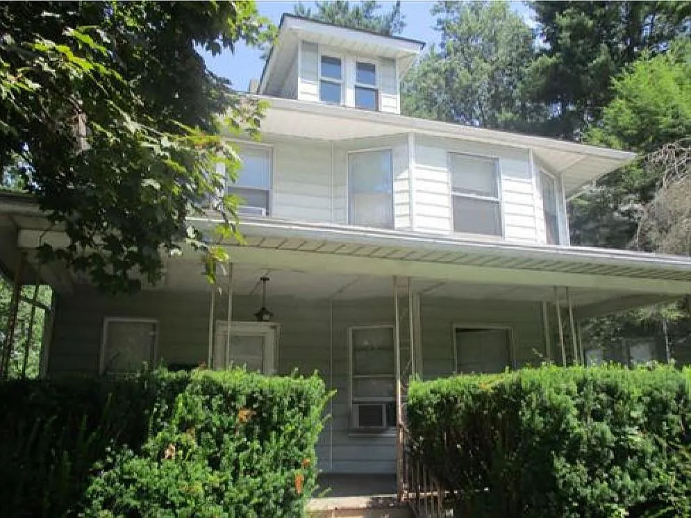 Building Photo - 130 Ridgeway St