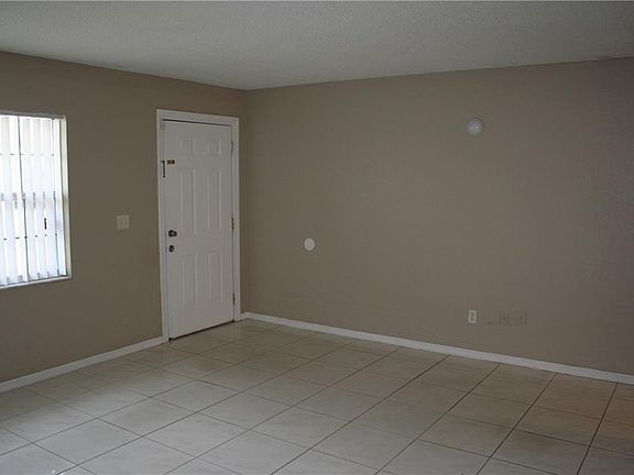 3rd image of 4024 Pinckney Dr