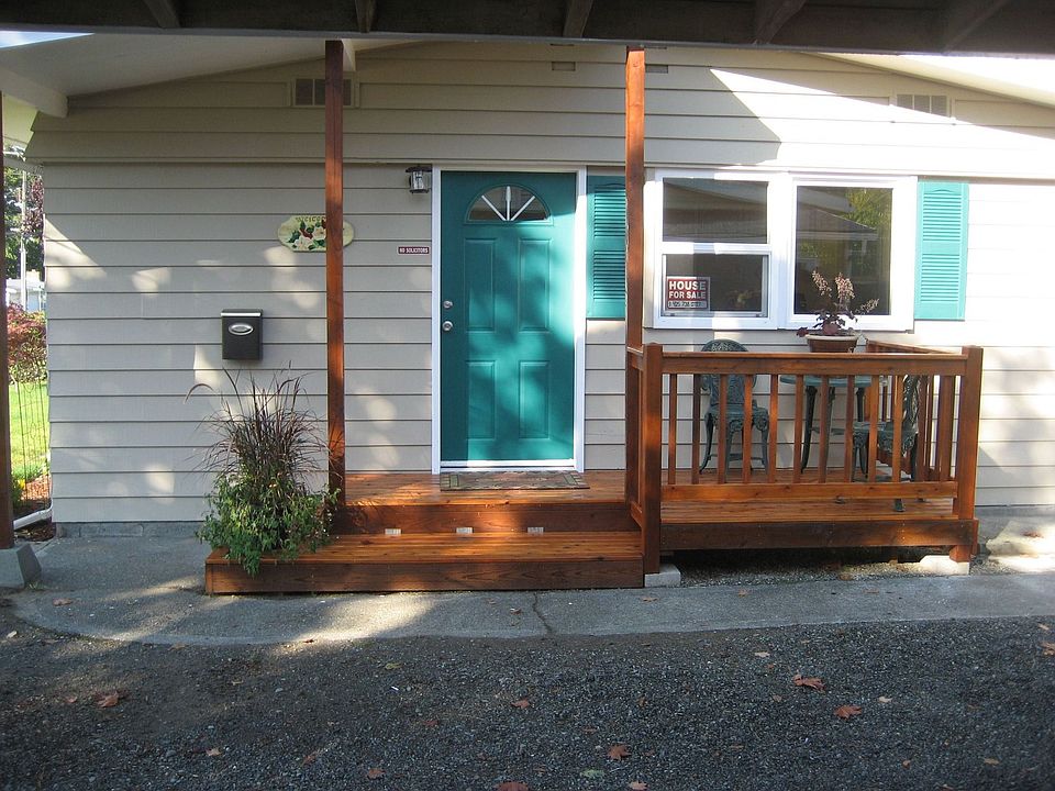 Side entry with deck