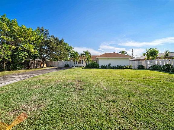 2nd image of 518 Kingbird Cir