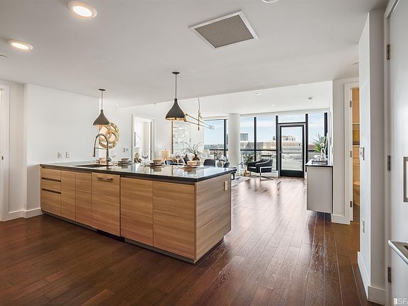 5th image of 708 Long Bridge St APT 907