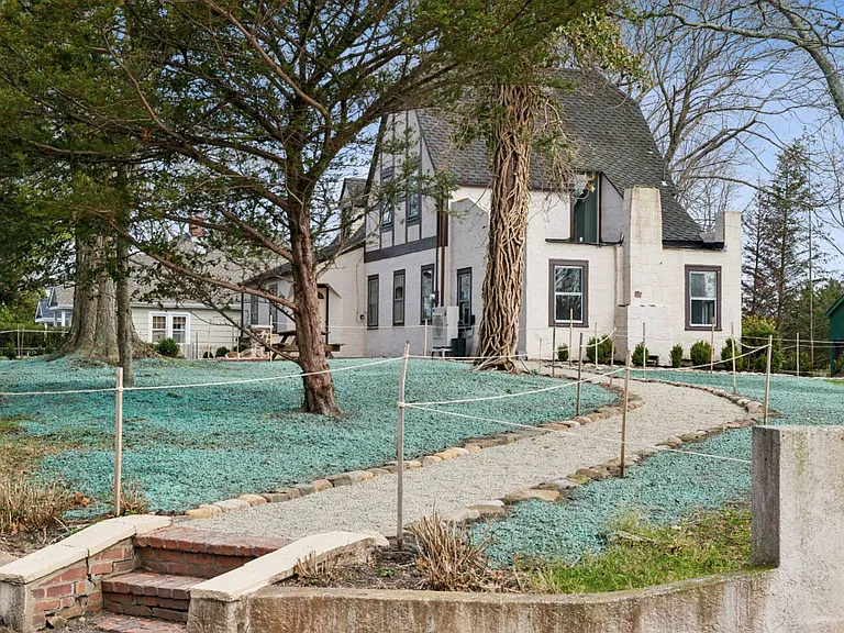 18 Lake Side Dr — Photo 3