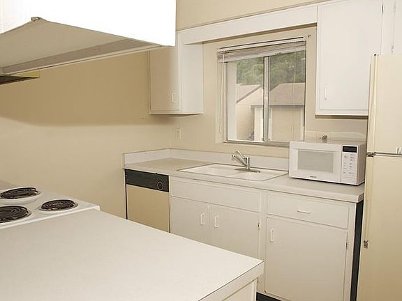 4th image of 2606 Pine Lake Ter Unit C