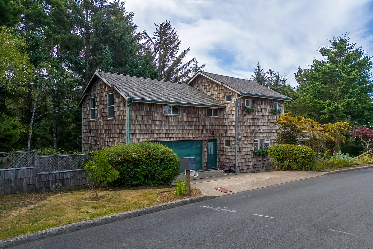 Building Photo - 516 NE 20th Pl