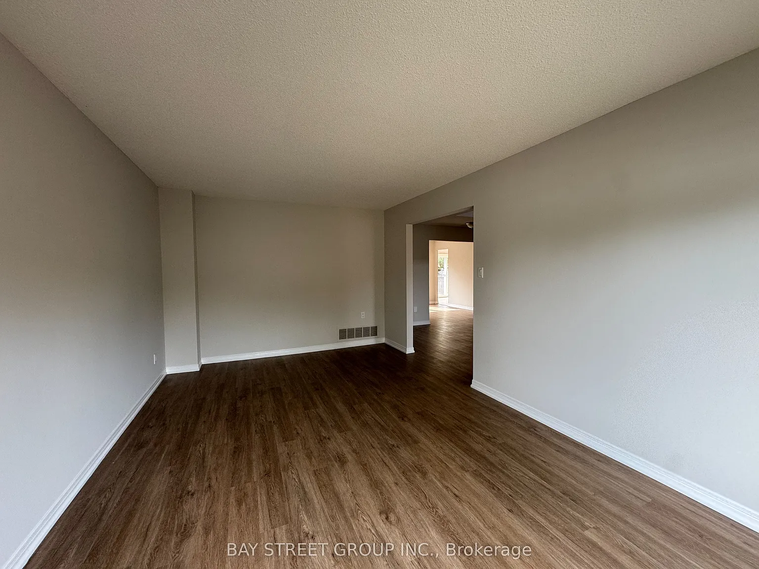 6 bed, $4,350 — Photo 2