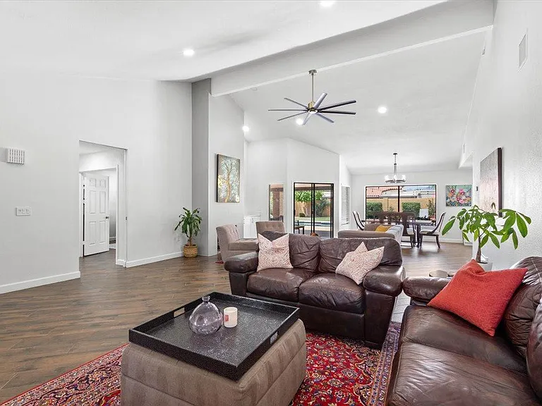 10628 E Cinnabar Ave — Photo 4