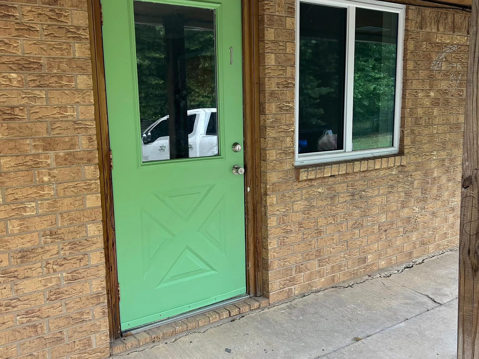 608 Beshears — Photo 1