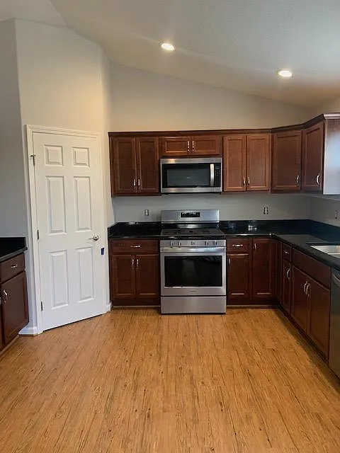 3 bed, 1423 sqft, $2,350 — Photo 4