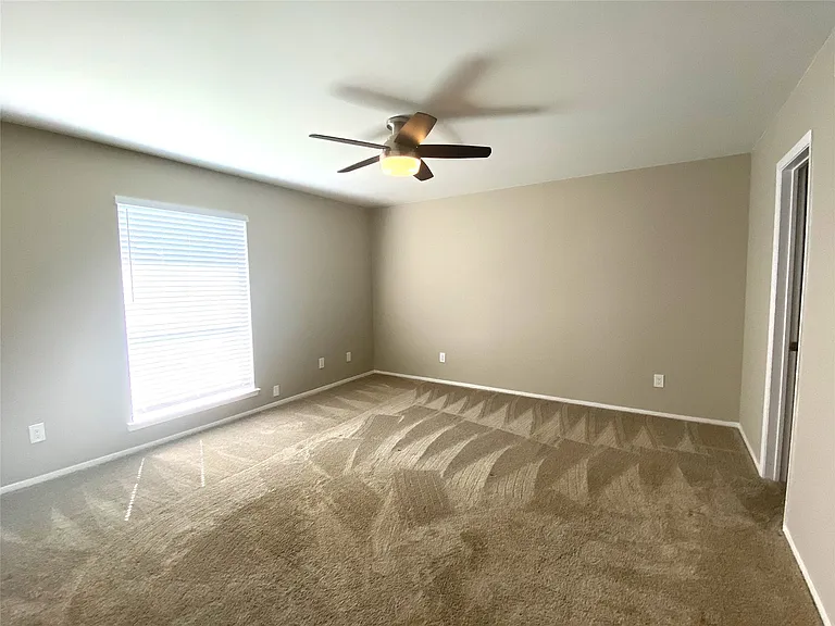 2704 Winding Creek Dr — Photo 4