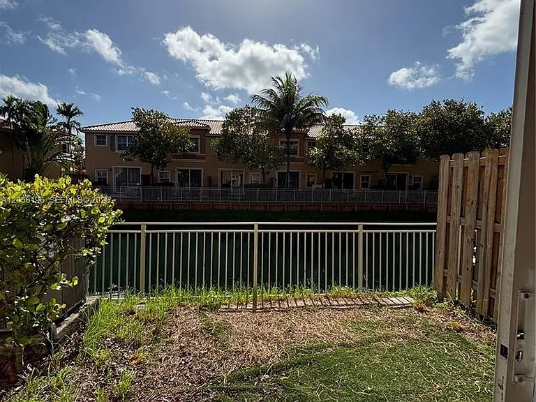4931 N Harbor Isles Dr #203 — Photo 9
