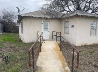 404 S Sweeten St, Rocksprings, TX 78880