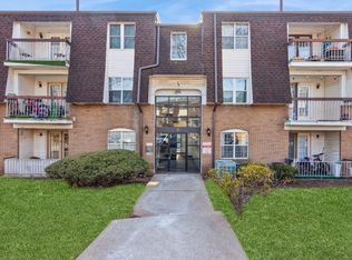 307 Green Hollow Dr, Iselin, NJ 08830
