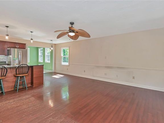 4th image of 414 Plaza Dr