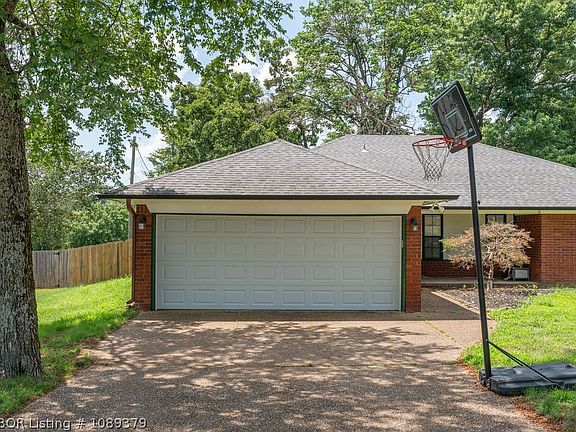 2nd image of 1421 Briarwood Dr