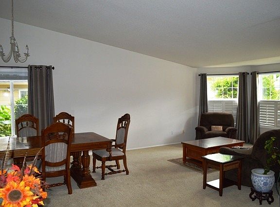 3rd image of 15205 NE 76th St