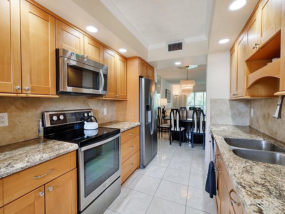 4th image of 1503 Cayman Way #H4