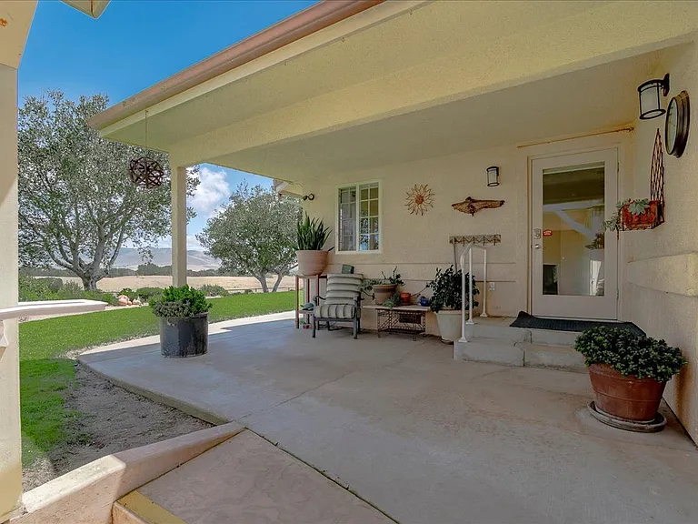 688 Willow Rd — Photo 12