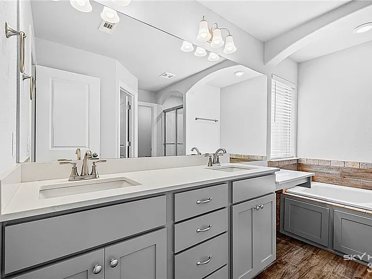 64 N Benchmark Ln — Photo 12