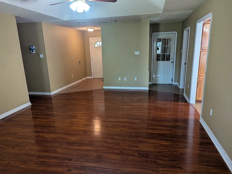 2750 Bowman Ln — Photo 2