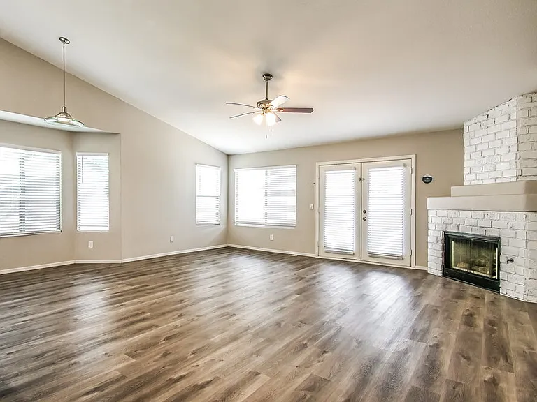 4317 W Electra Ln — Photo 4