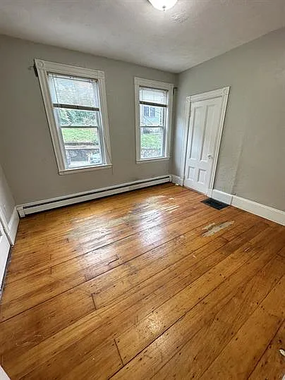 3 bed, 1300 sqft, $3,000 — Photo 2